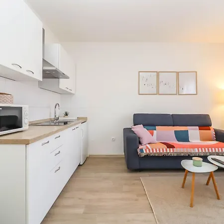 With Terrace And Parking Apartman Rovinj
