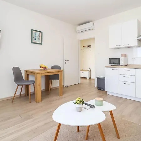 Apartman With Terrace And Parking *